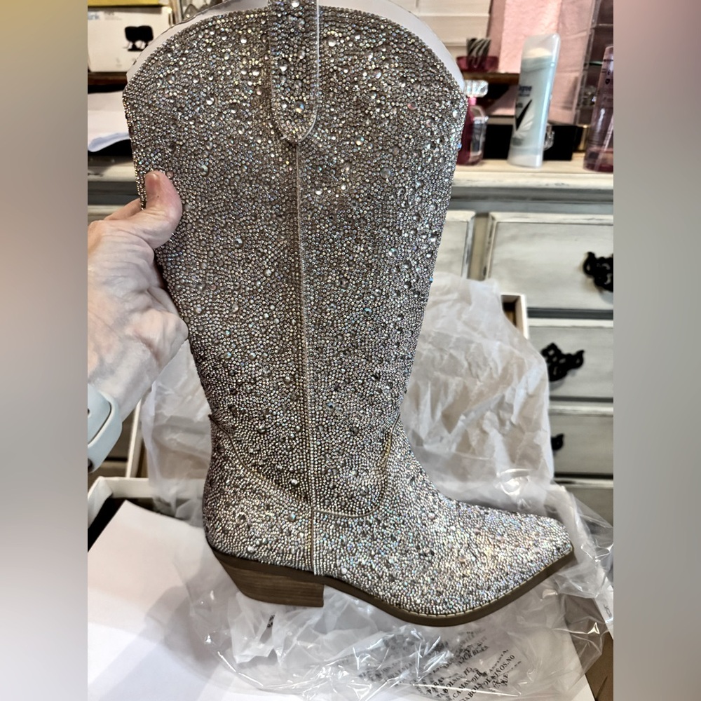 BRAND NEW!! Betsey Johnson Dalas rhinestone cowboy boots, size 9
